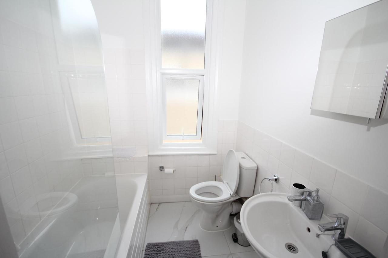 Great West Road Apartments Flat C Londra Esterno foto